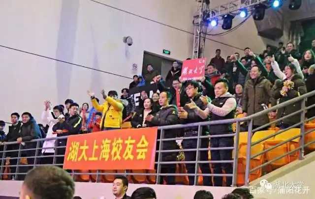 足球冠军大满贯有几个人_足球大冠军_足球大赛冠军