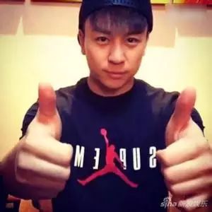 体操冠军张尚武_体操冠军街头卖艺_魏家小学篮球体操冠军