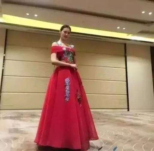 魏家小学篮球体操冠军_体操冠军张尚武_体操冠军街头卖艺