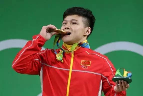 举重女子冠军中国王明娟是谁_中国女子举重冠军王明娟_女子举重奥运冠军王明娟
