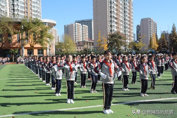 小学生做体操校园_小学做体操视频_体操校园小学生做的运动