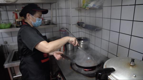 前举重冠军的训练_举重选手训练_举重运动员训练
