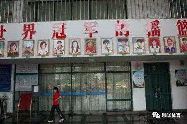 游泳冠军人_游泳冠军教游泳_如何训练成游泳冠军