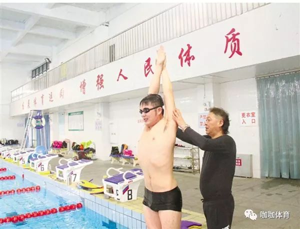 游泳冠军人_游泳冠军教游泳_如何训练成游泳冠军