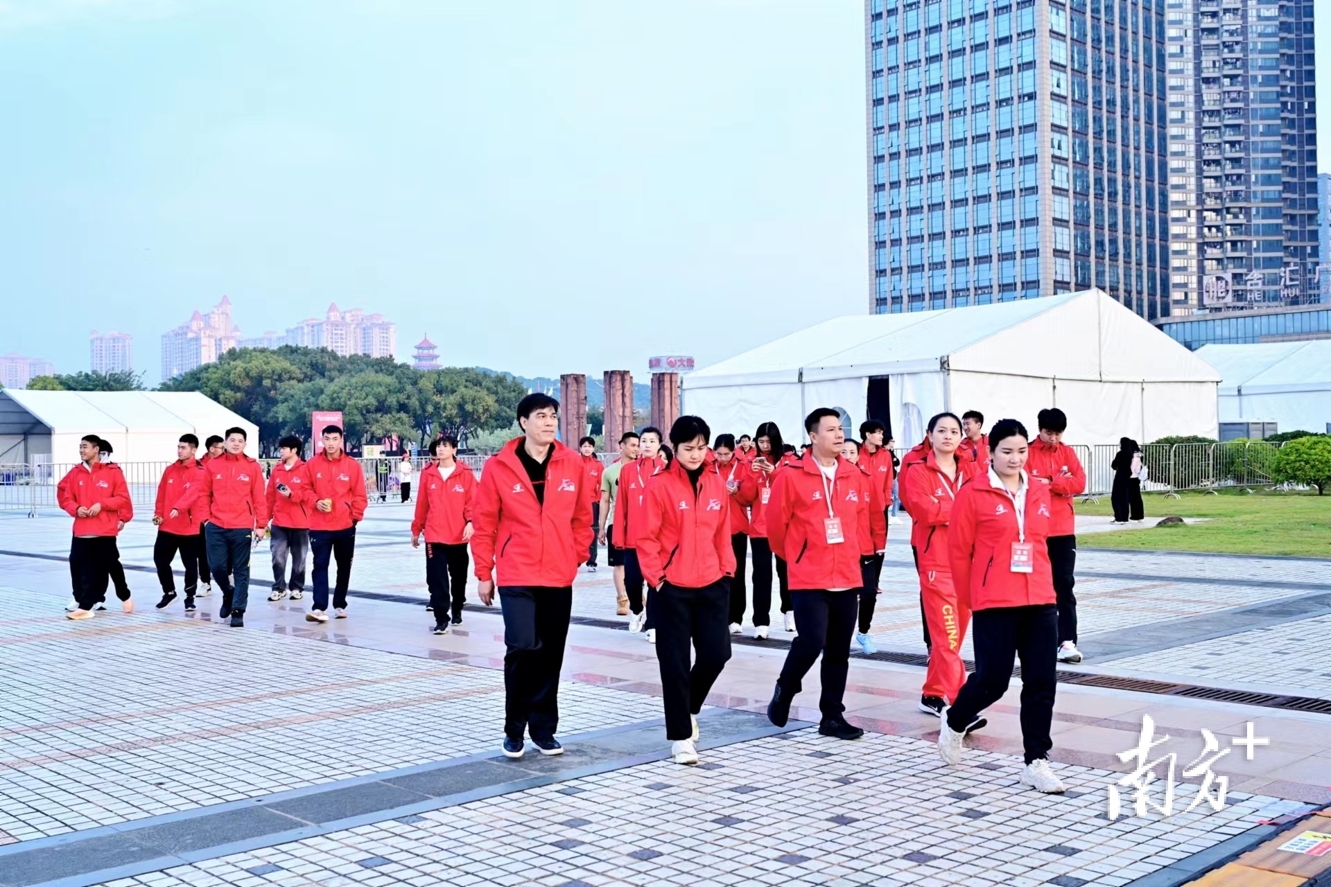 全国初中篮球冠军_初中篮球校队考高中能加分吗_初中生篮球冠军队回学校